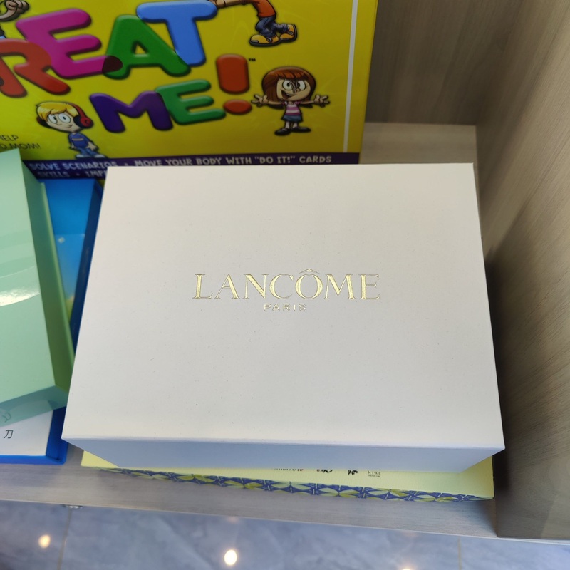 Christmas Festival Custom Rigid Gold Foil Flip Magnetic Closure Paper Box – Jewelry Box and Gift Boxes price