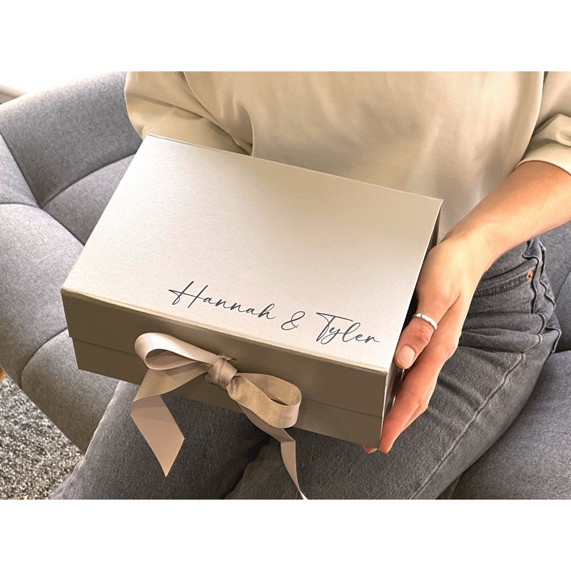 Recycle Rigid Box Clothing Magnetic Foldable Gift Box with Ribbon – Jewelry Set Gift Box and Jewelry Gift Box price